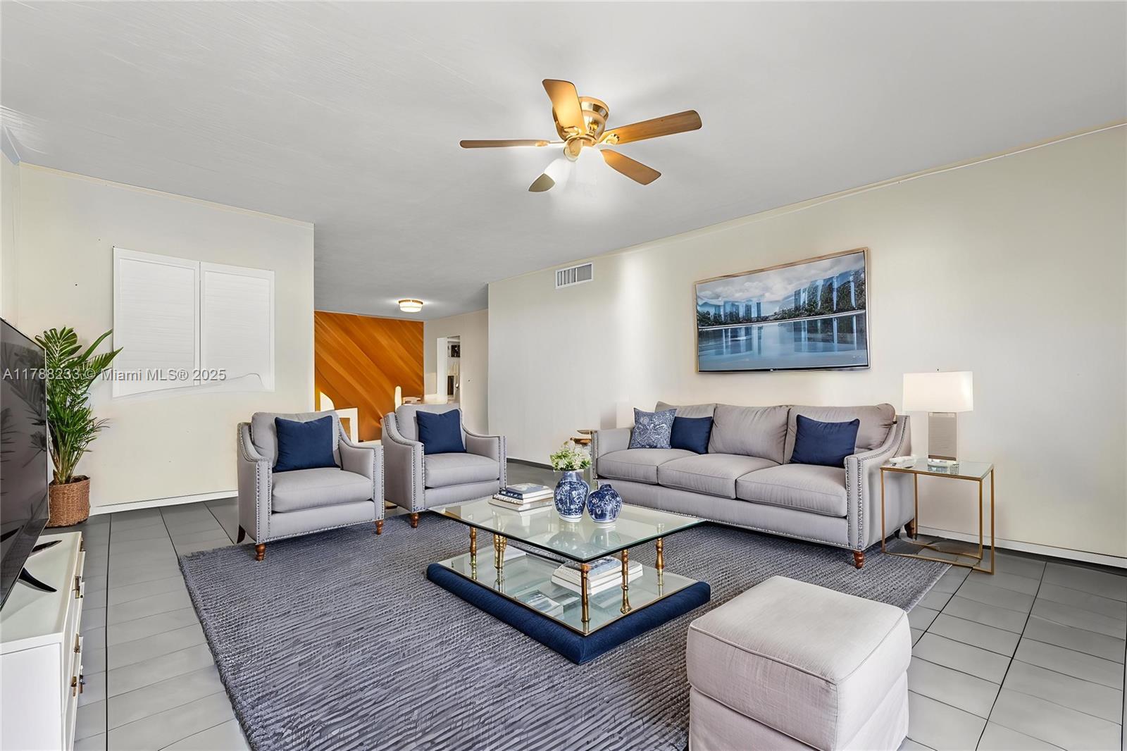 1205 Mariposa Ave 413