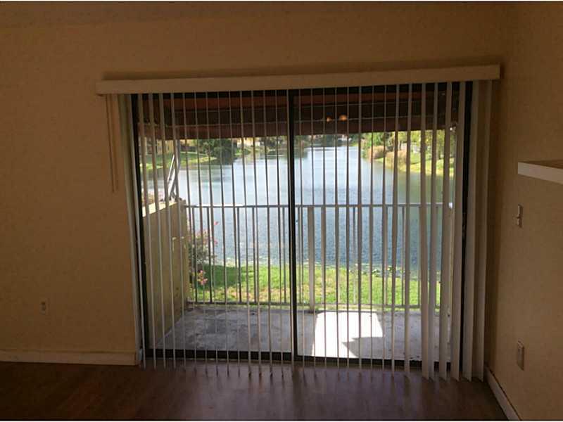 Beautiful water view 1 bedroom apartment in a very nice gated community. The unit has high ceilings, fresh paint and new carpet in the bedrooms. Great amenities such as pool, tennis courts and so on. Easy to see!