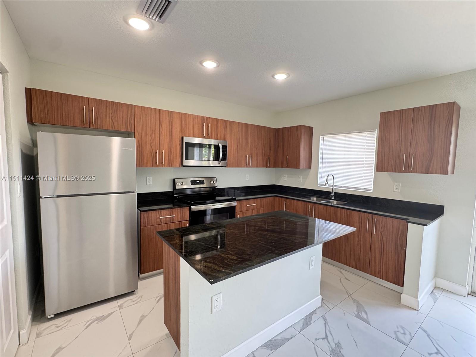 ROCKWOOD SUB - Residential Lease