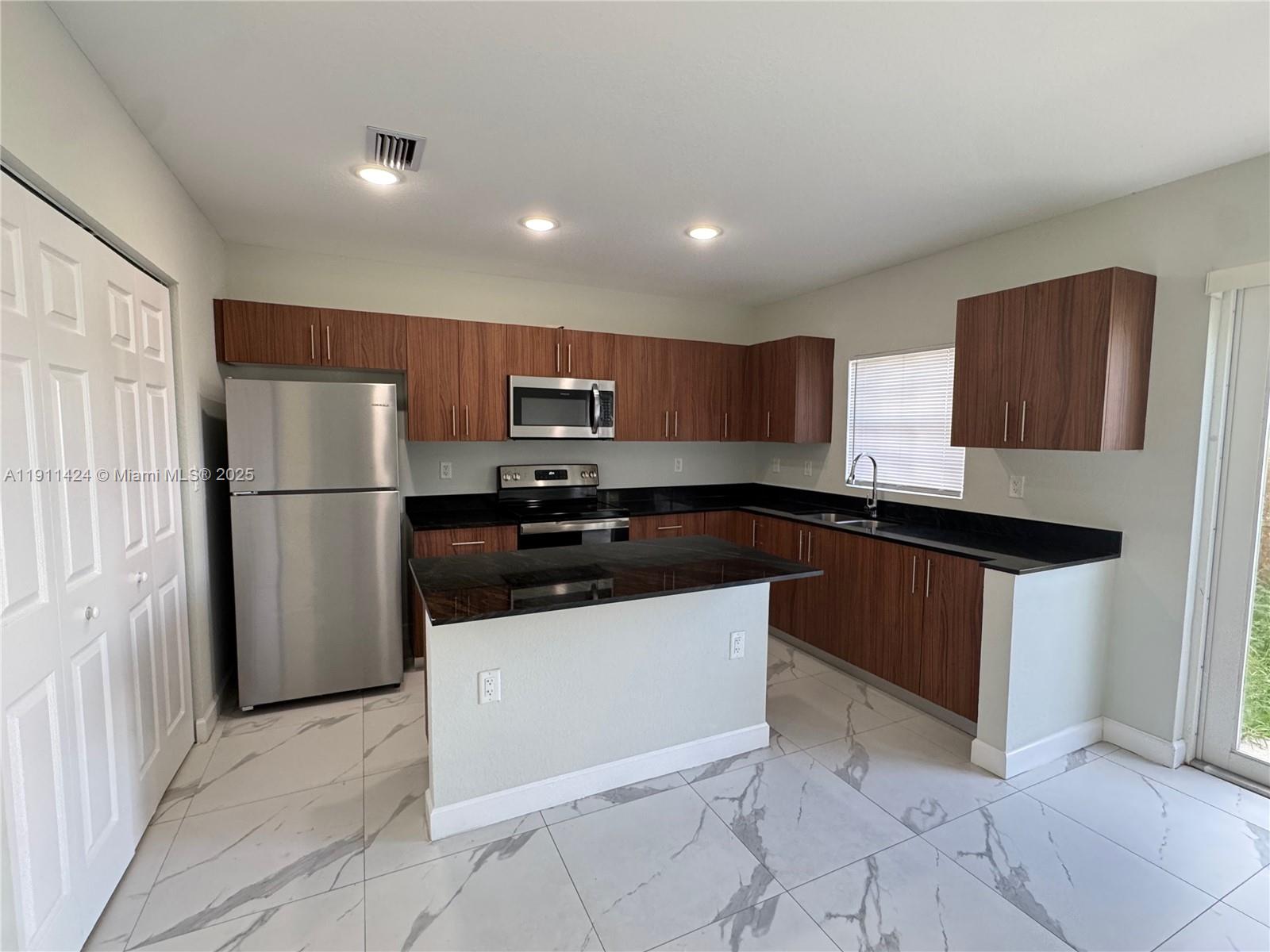 ROCKWOOD SUB - Residential Lease