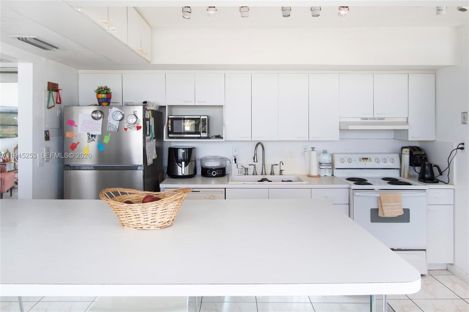 11930 N Bayshore Dr 609