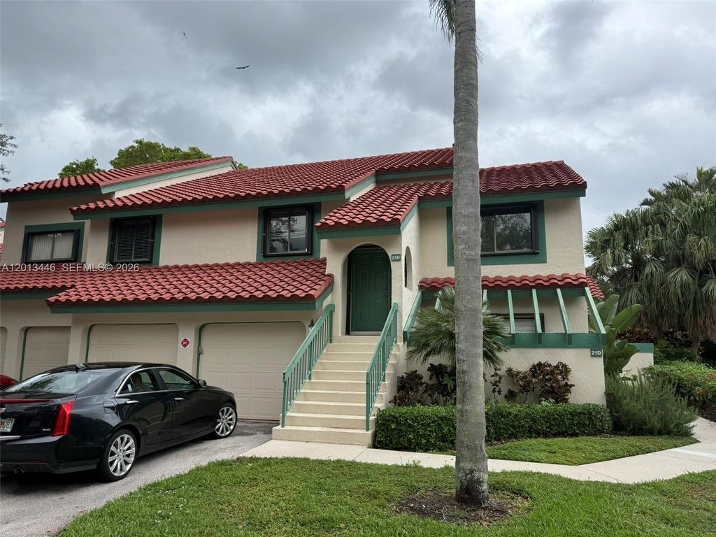 Photo of 21 W Lexington Ln W #H, Palm Beach Gardens, FL 33418 (MLS # A12013446)