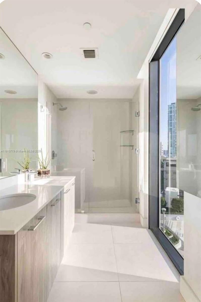 PARAISO BAYVIEWS CONDO - Residential Lease