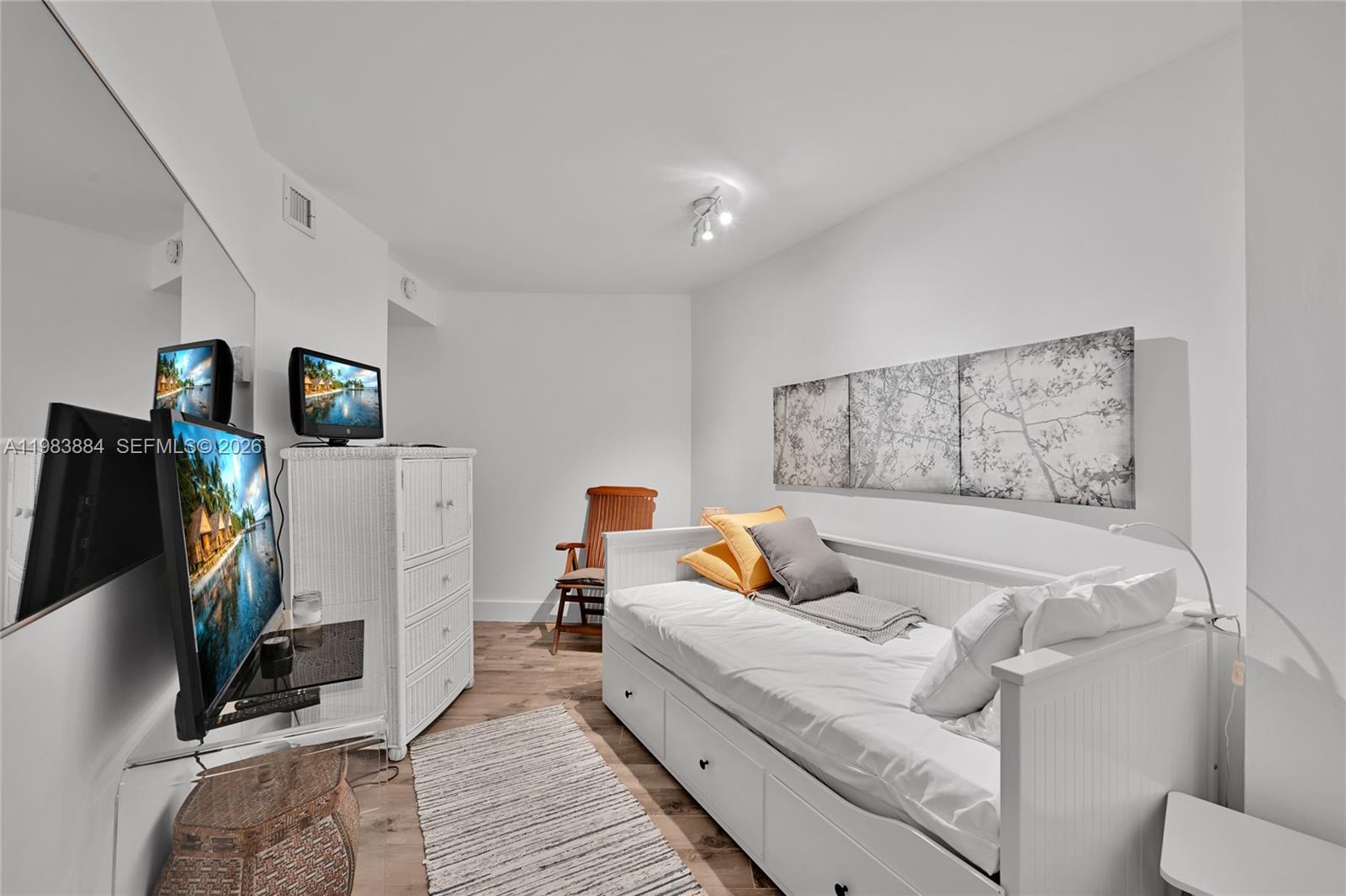 TOWERS OF KEY BISCAYNE CO - Residential Lease