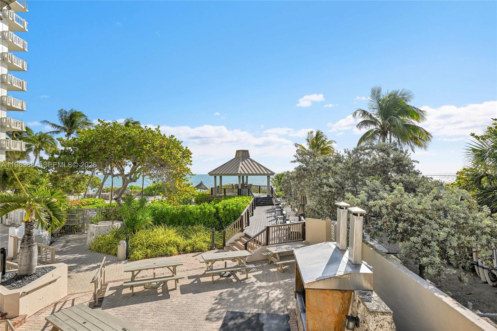 TOWERS OF KEY BISCAYNE CO - Residential Lease