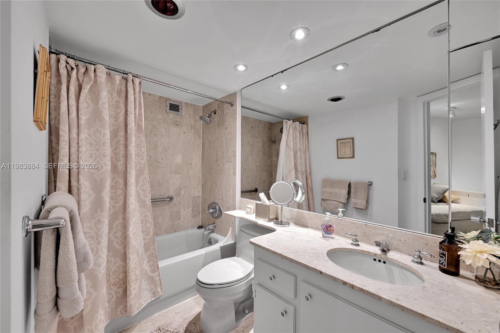 TOWERS OF KEY BISCAYNE CO - Residential Lease