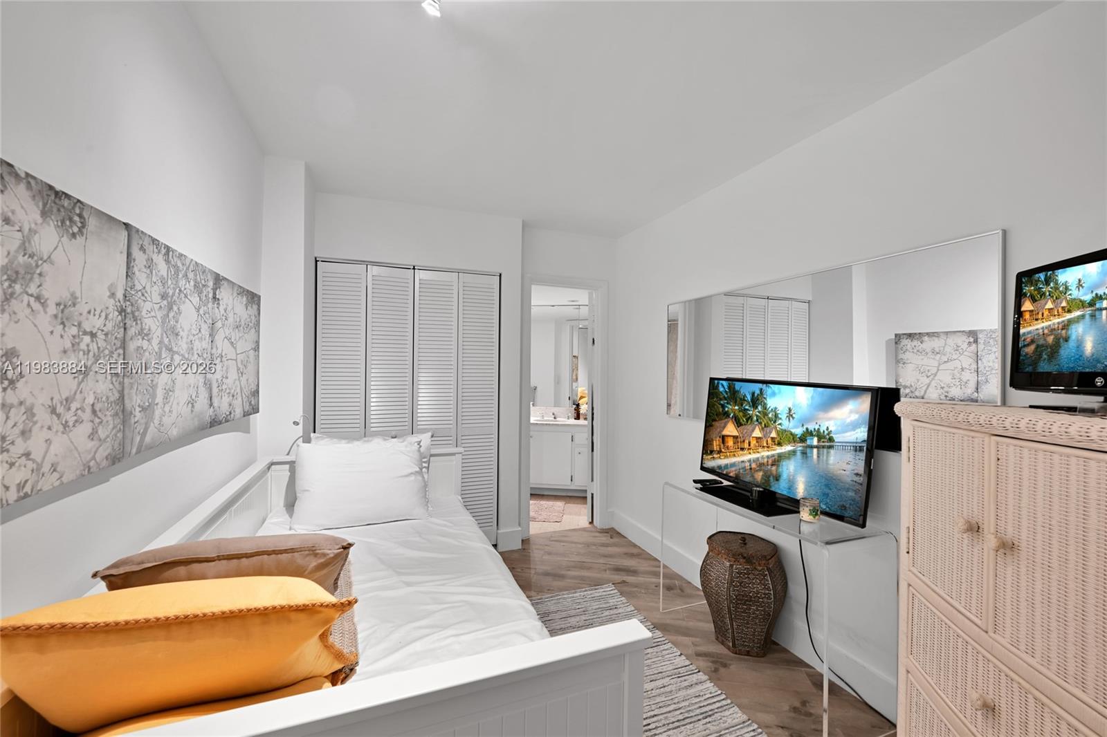 TOWERS OF KEY BISCAYNE CO - Residential Lease