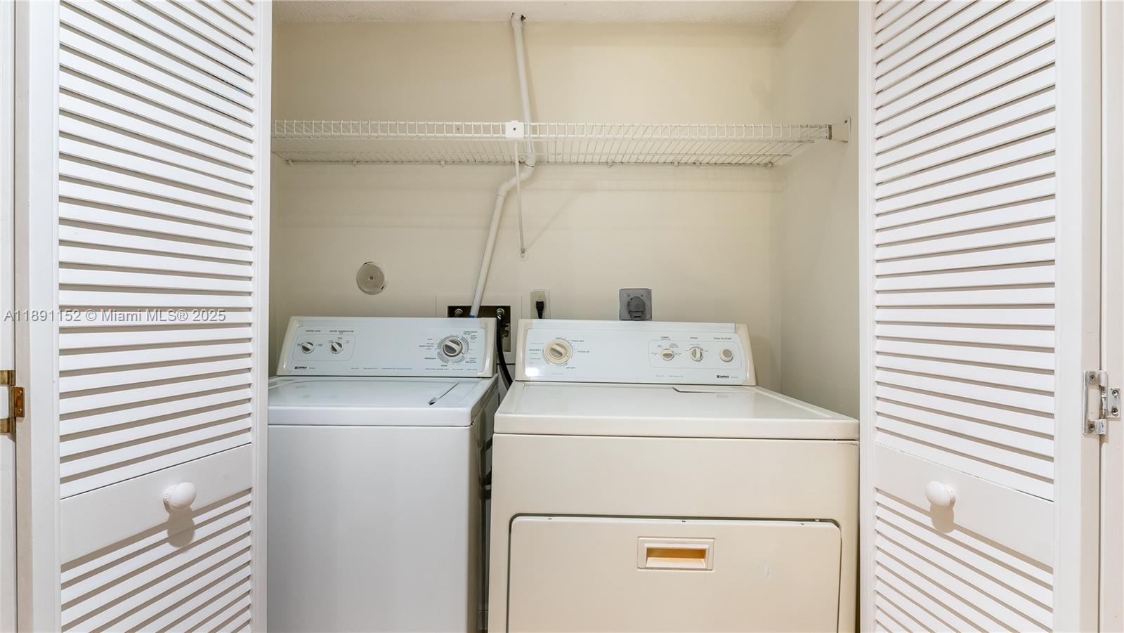 OAK PATHS CONDO - Residential Lease
