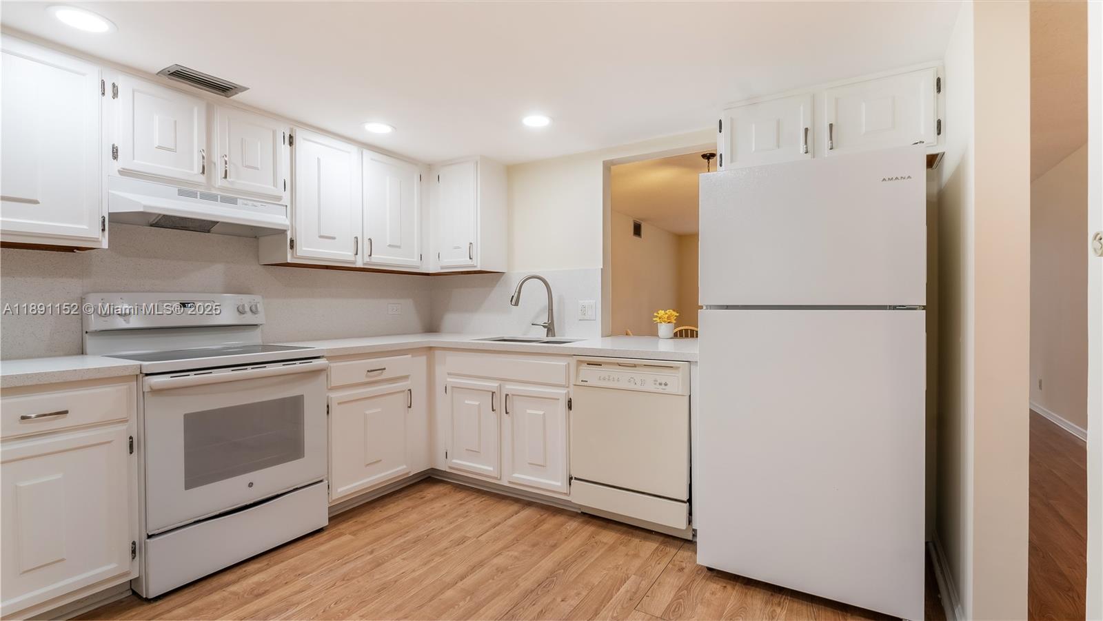 OAK PATHS CONDO - Residential Lease