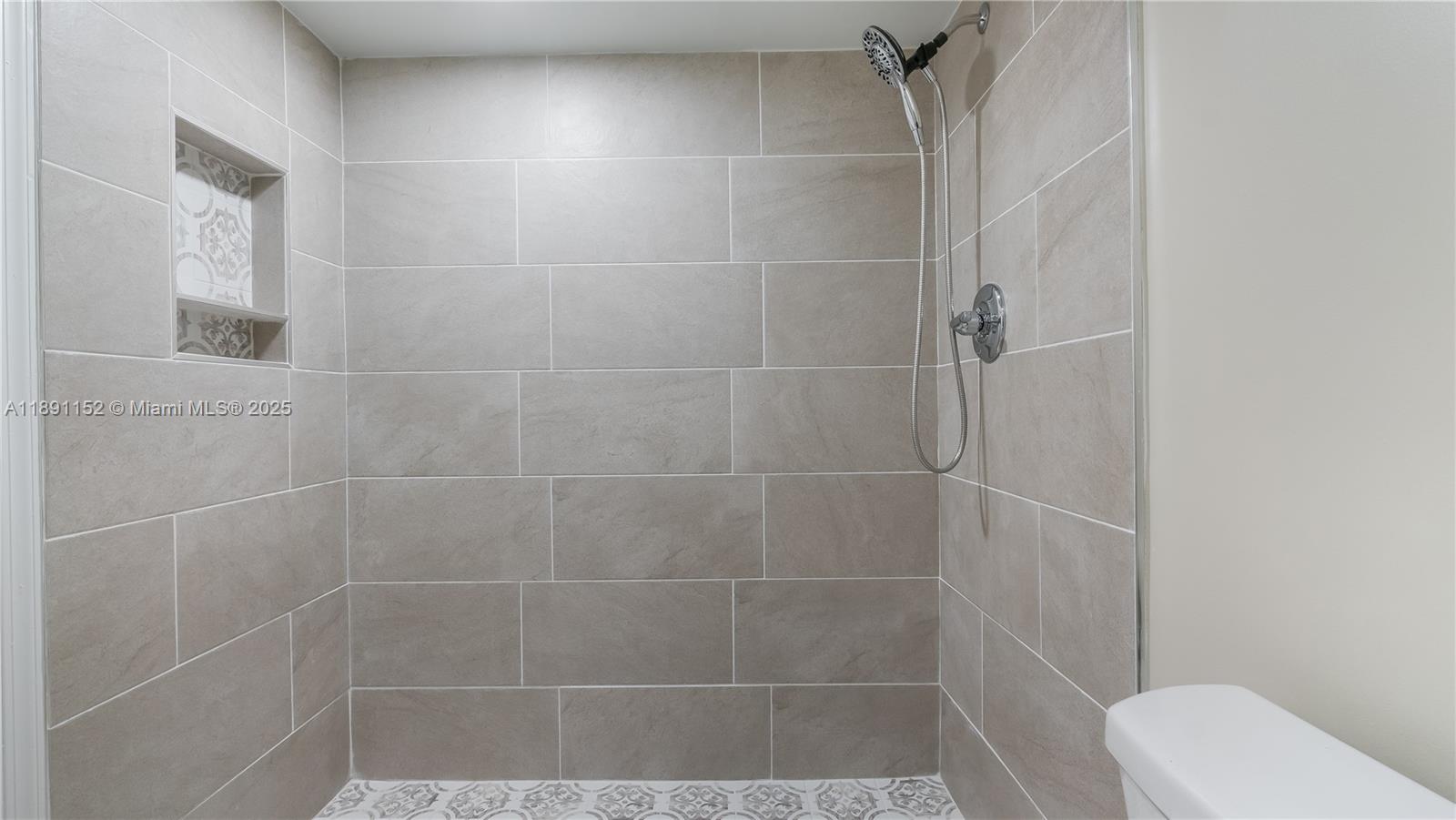 OAK PATHS CONDO - Residential Lease