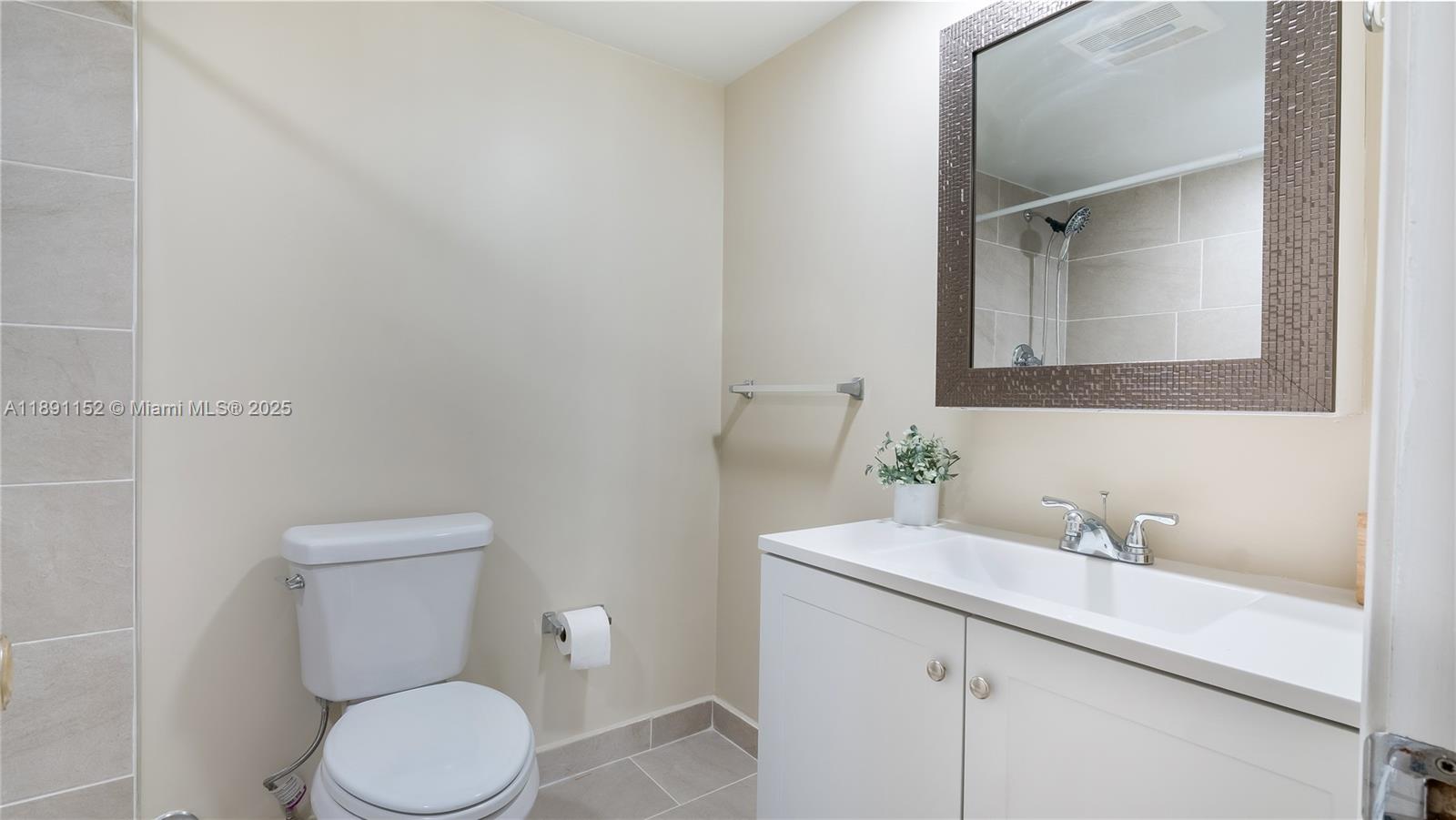OAK PATHS CONDO - Residential Lease
