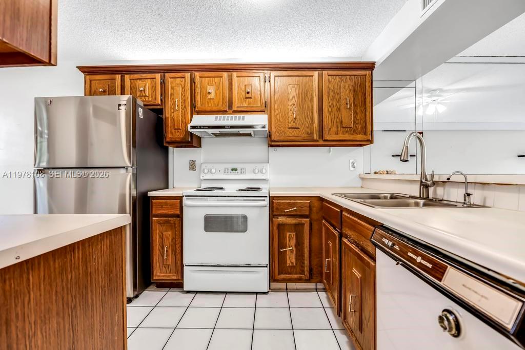 5802 Coral Lake Dr 102