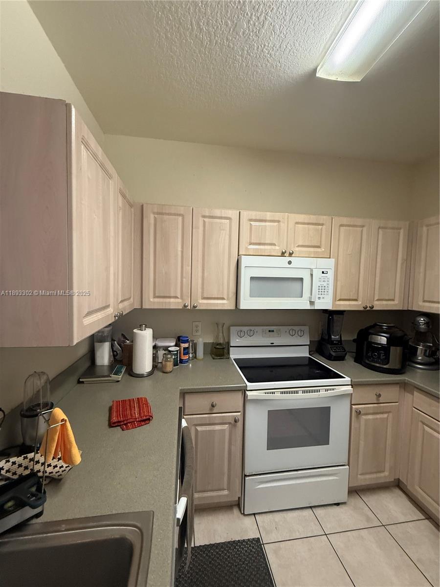 SANDCASTLES AT DORAL - Residential