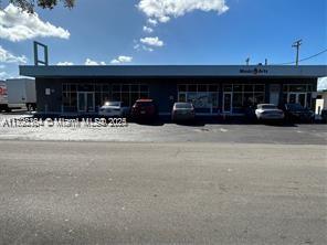 Location location!!Price reduced to rent fast. A great location for an office, consumer service, realty, law office, online seller and many other uses. 850 sf with a small office ready to go. Owner would like to sign a two year lease with option. Call listing agent for inquieries. Future tenants must have occupation license.