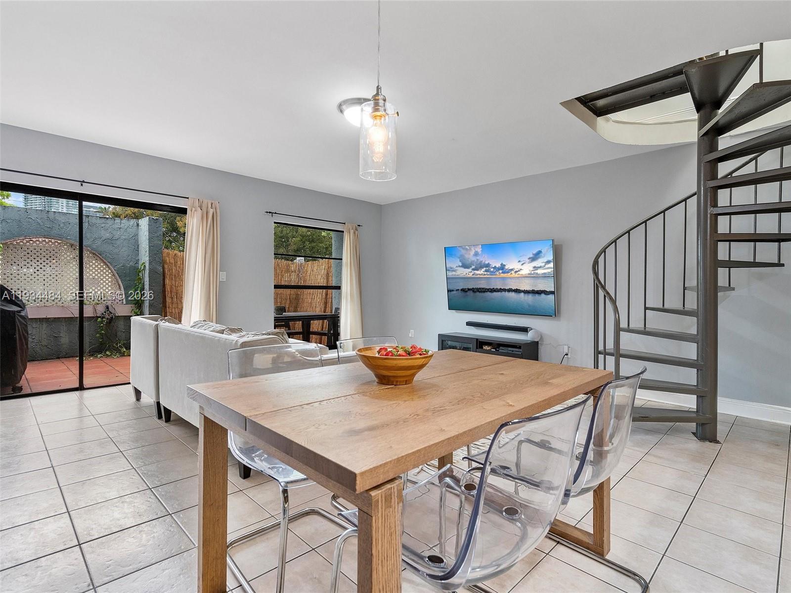 CORONA BAY TOWNHOUSES CON - Residential