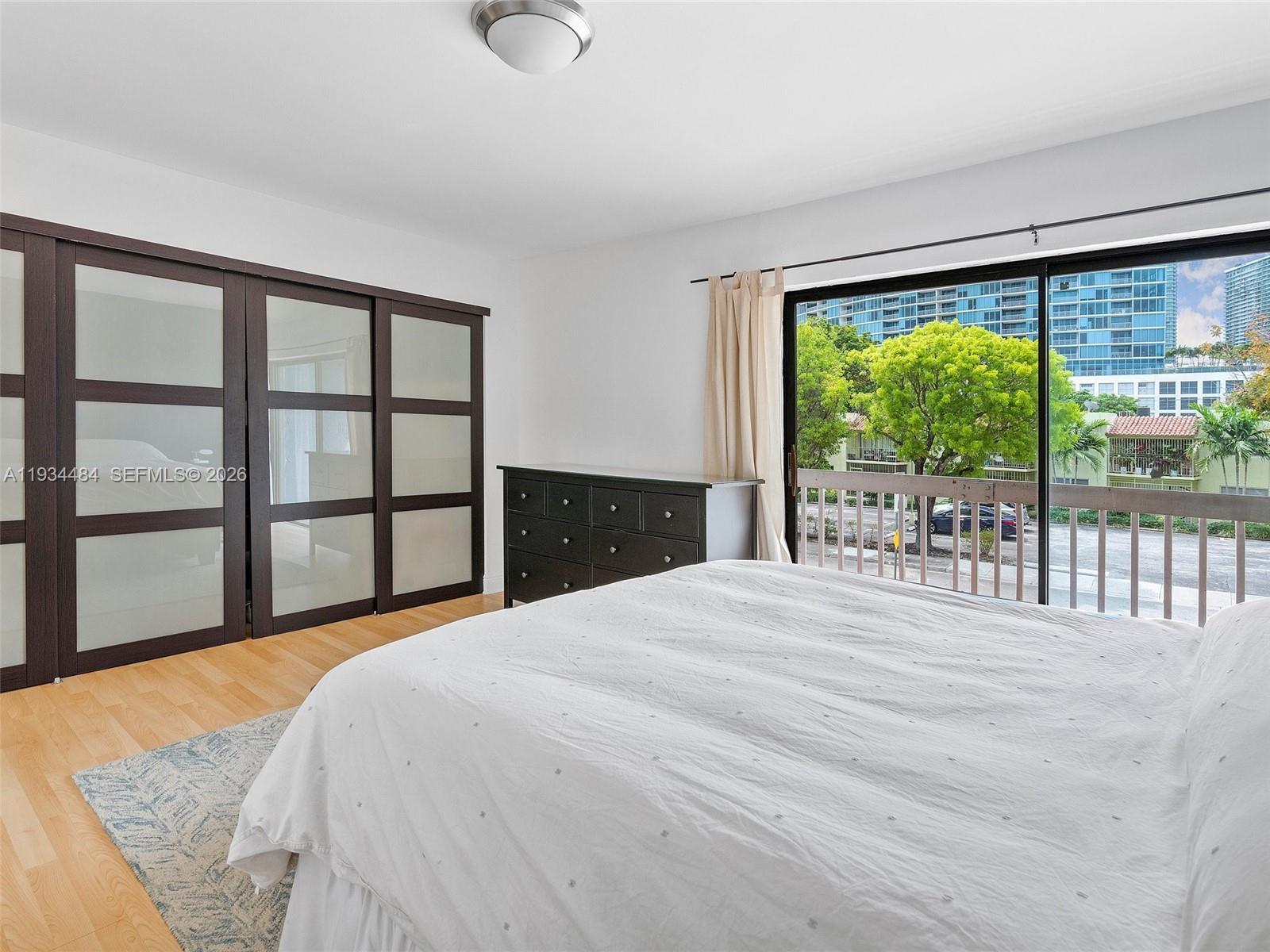 CORONA BAY TOWNHOUSES CON - Residential