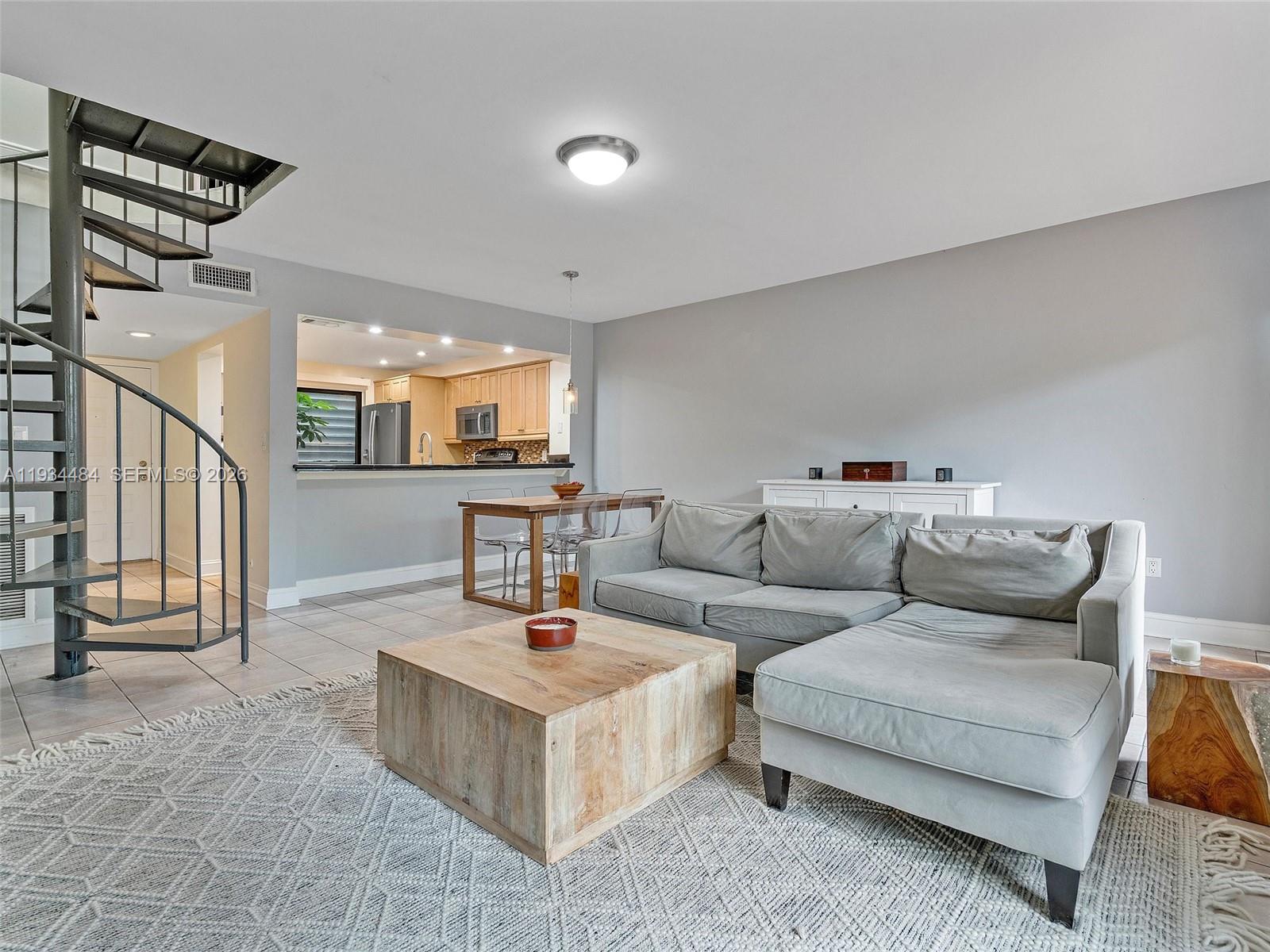 CORONA BAY TOWNHOUSES CON - Residential