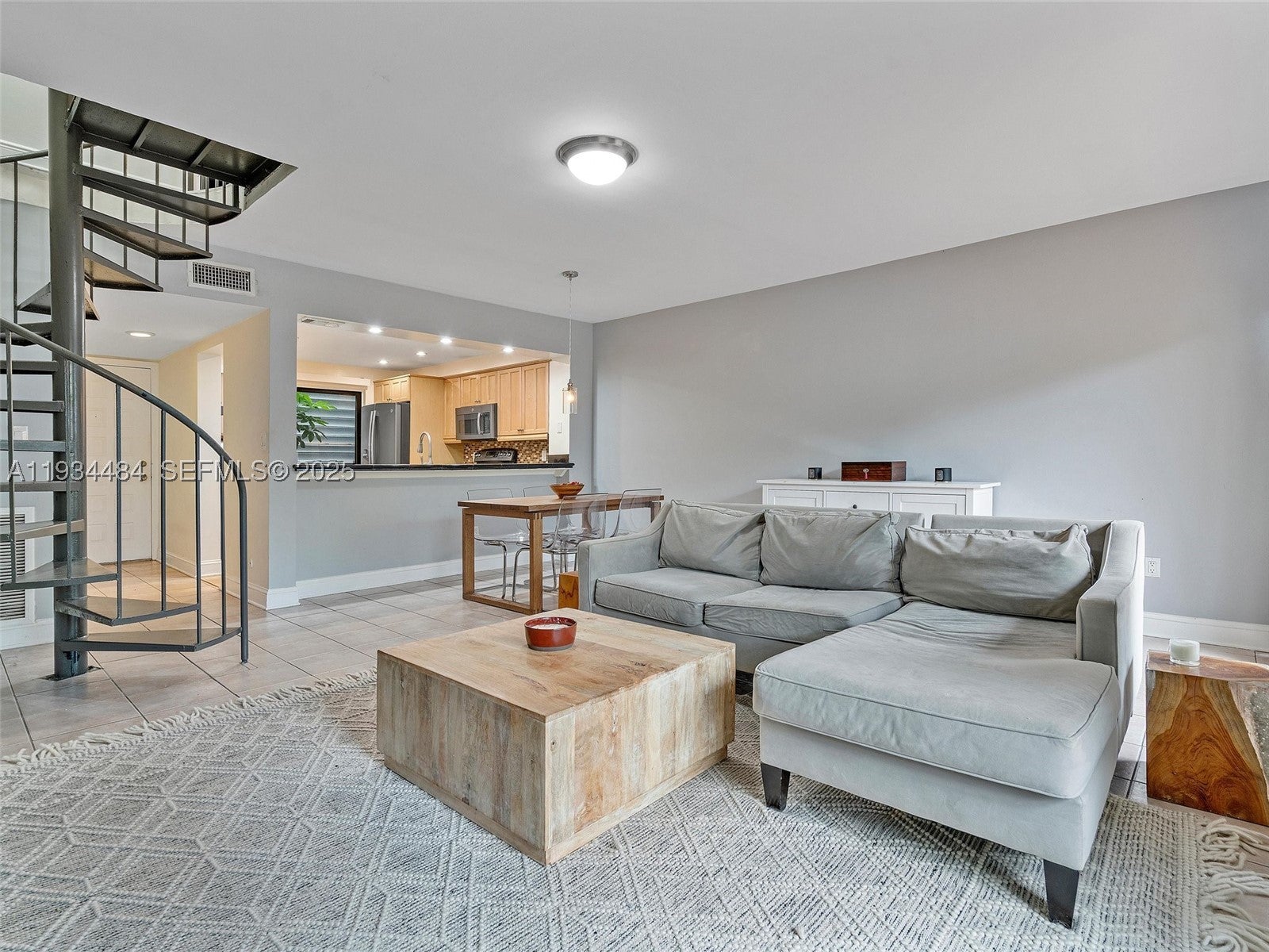 515 NE 38th St 10
