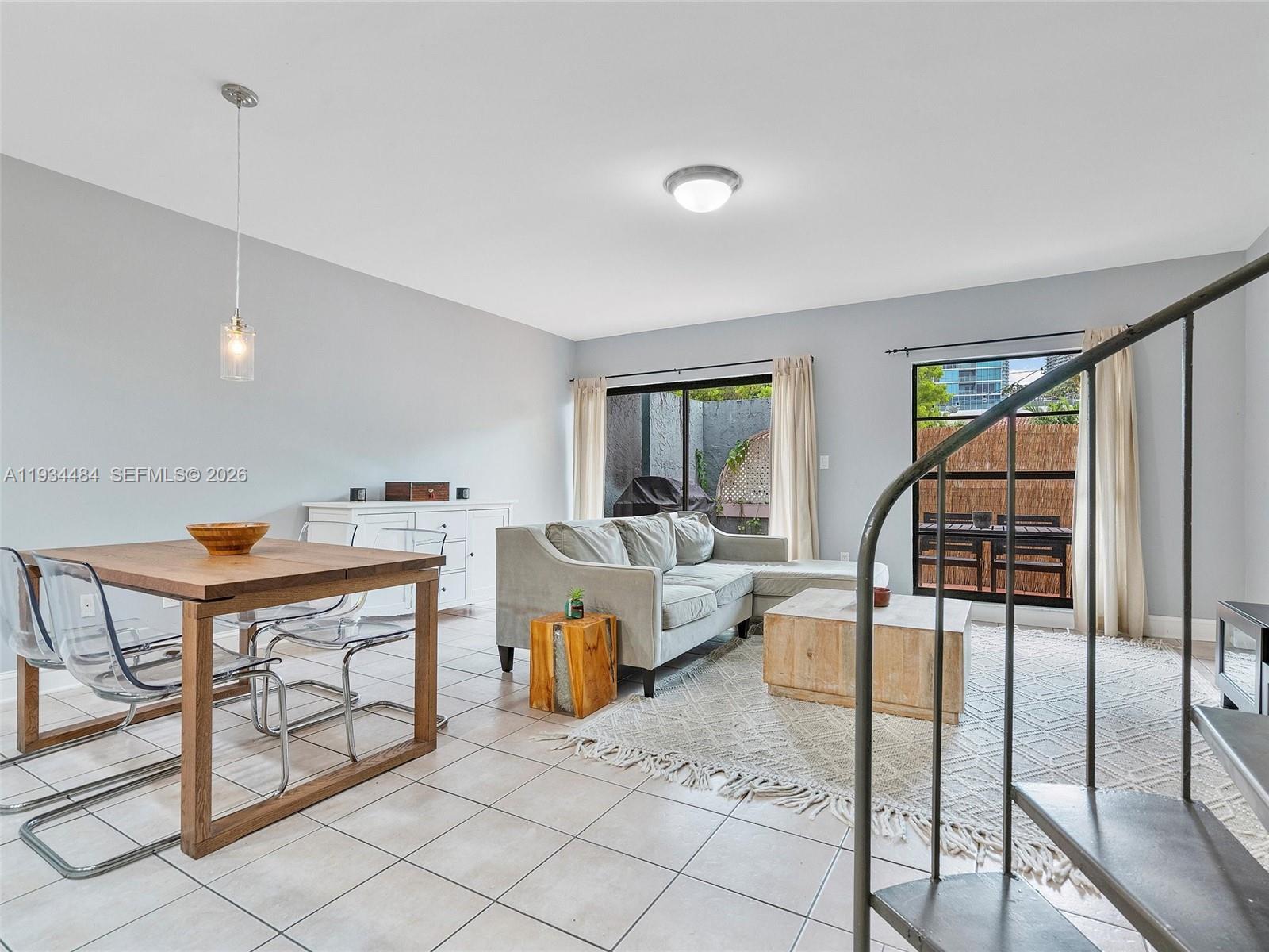 CORONA BAY TOWNHOUSES CON - Residential