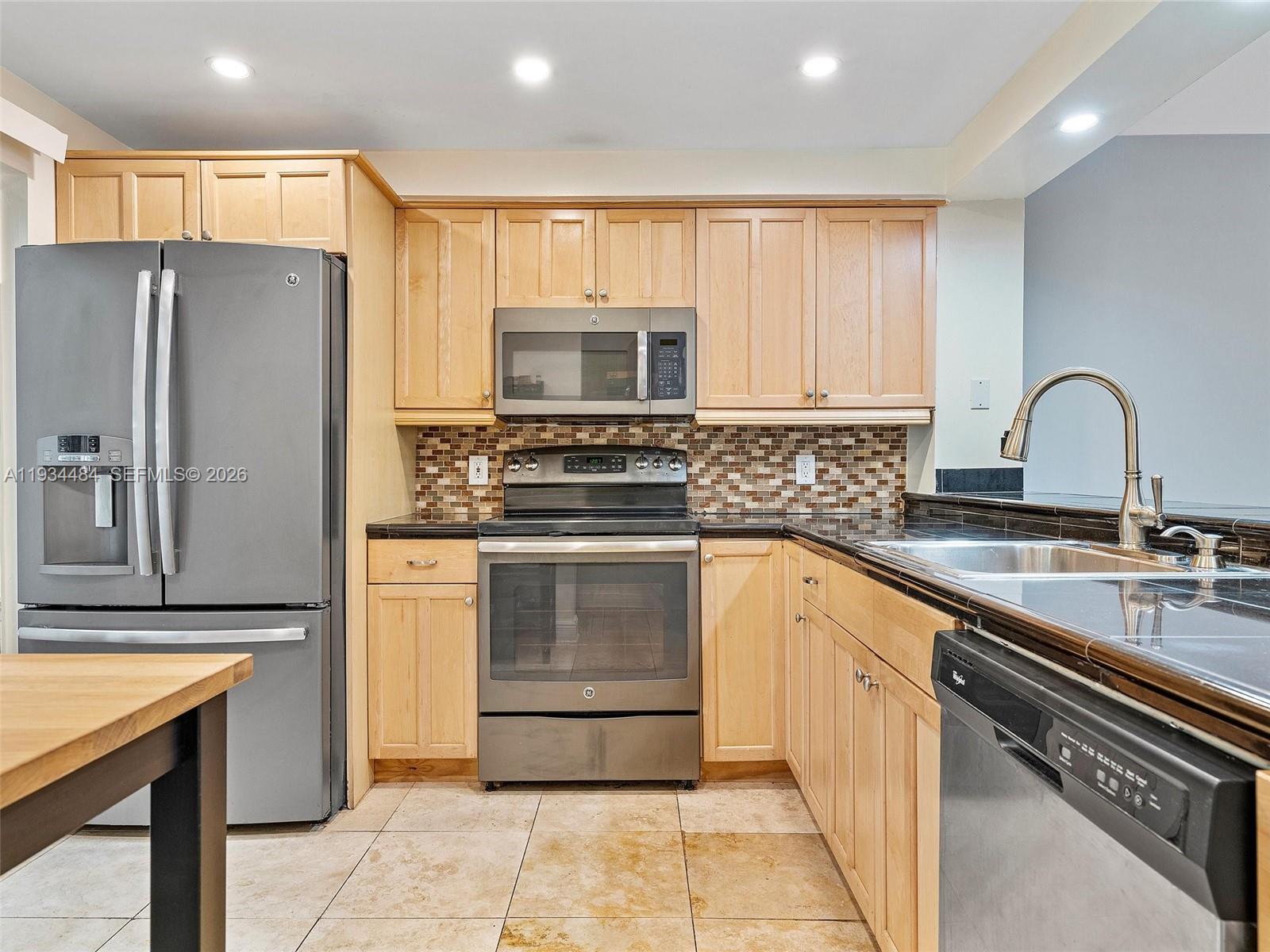 CORONA BAY TOWNHOUSES CON - Residential