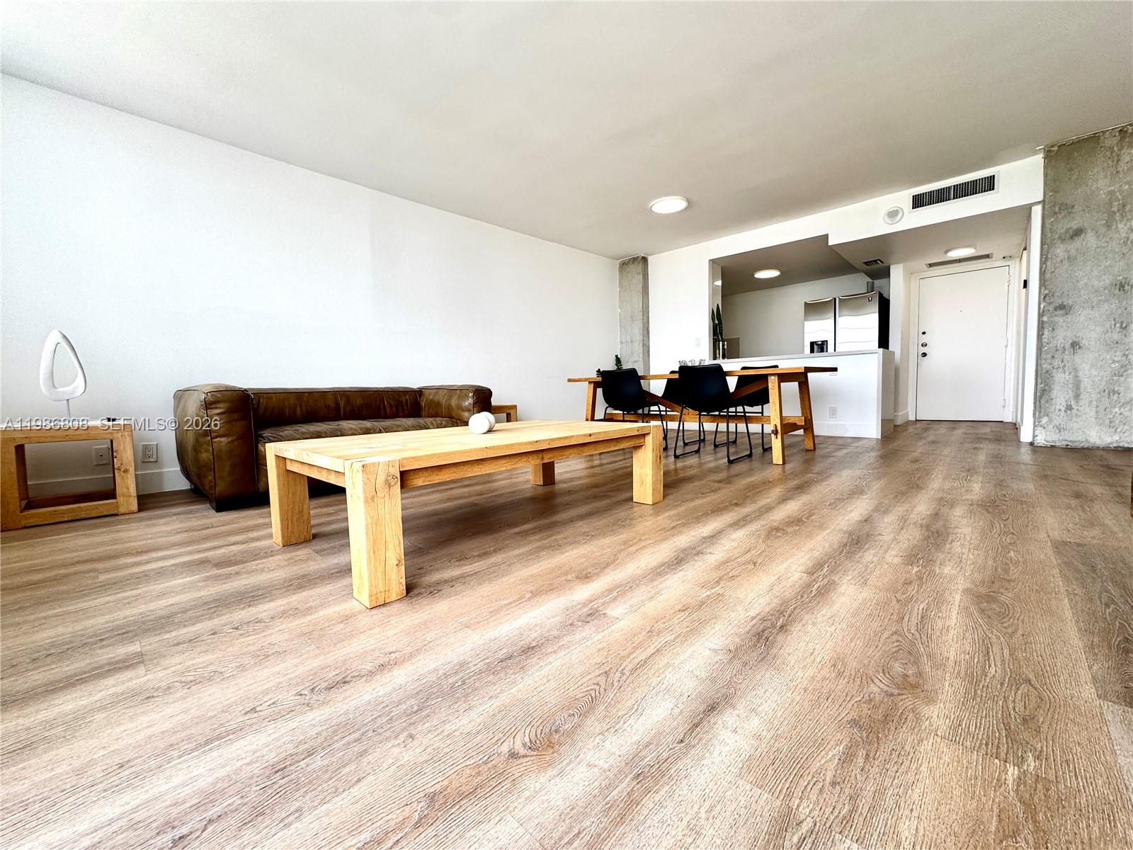 BAYVIEW TOWERS CONDO SOUT - Residential