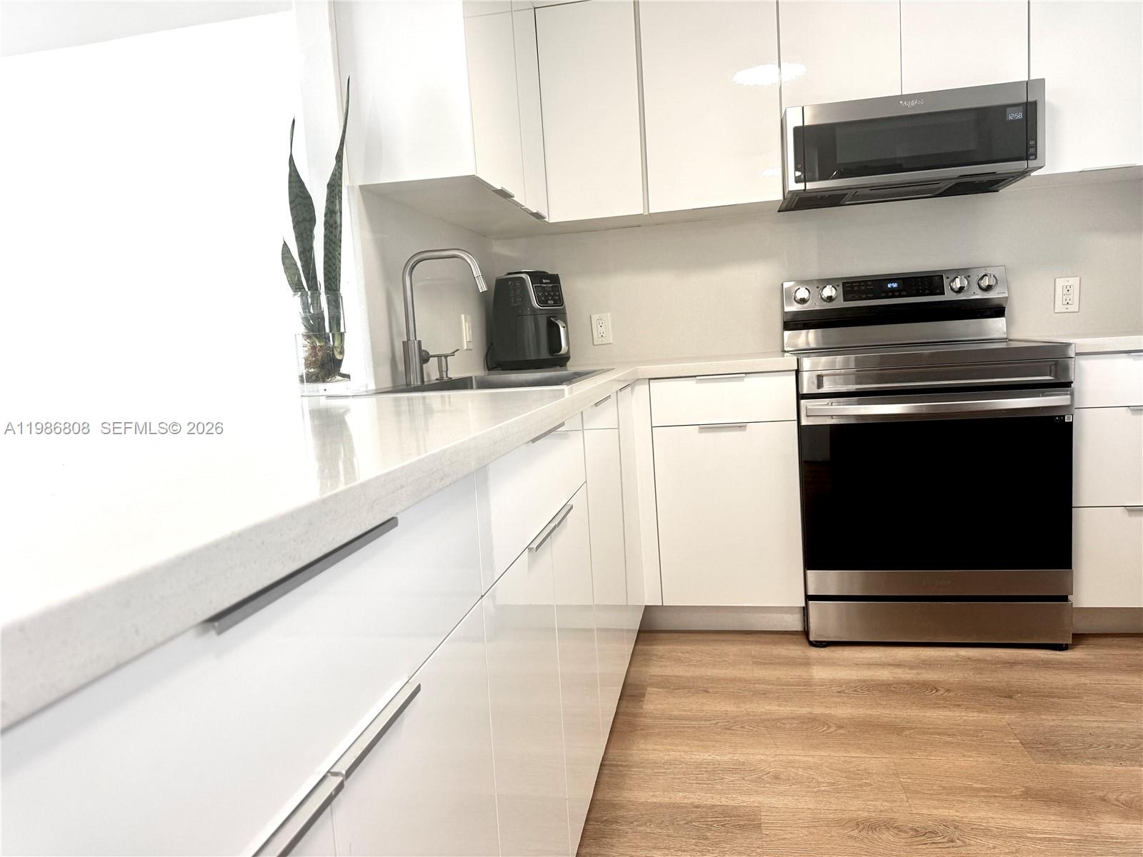 BAYVIEW TOWERS CONDO SOUT - Residential