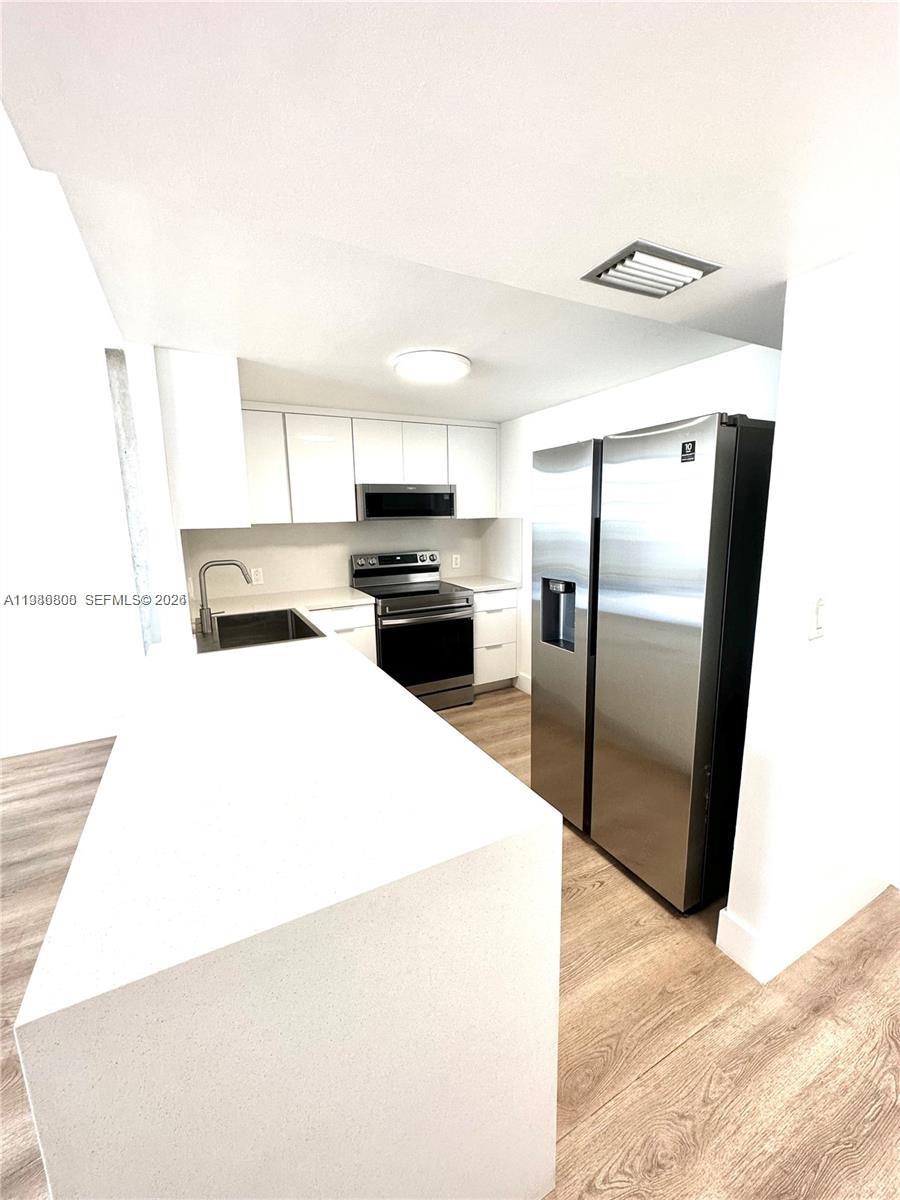 BAYVIEW TOWERS CONDO SOUT - Residential