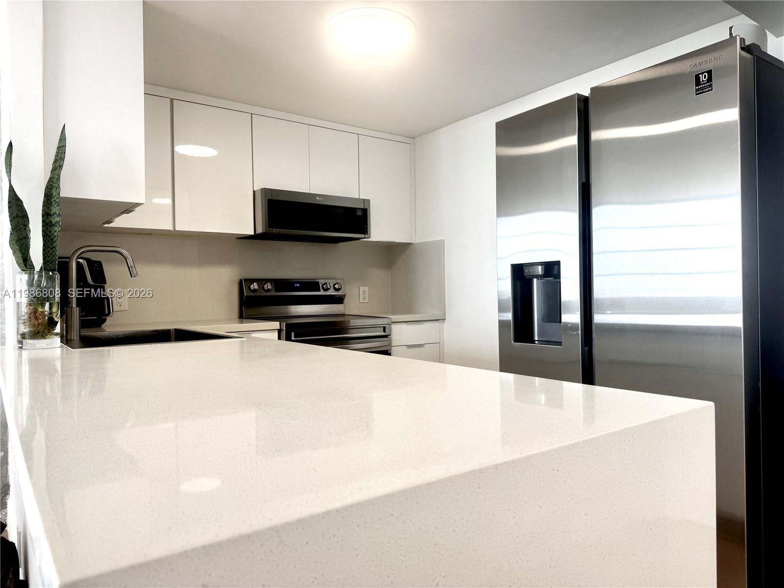 BAYVIEW TOWERS CONDO SOUT - Residential