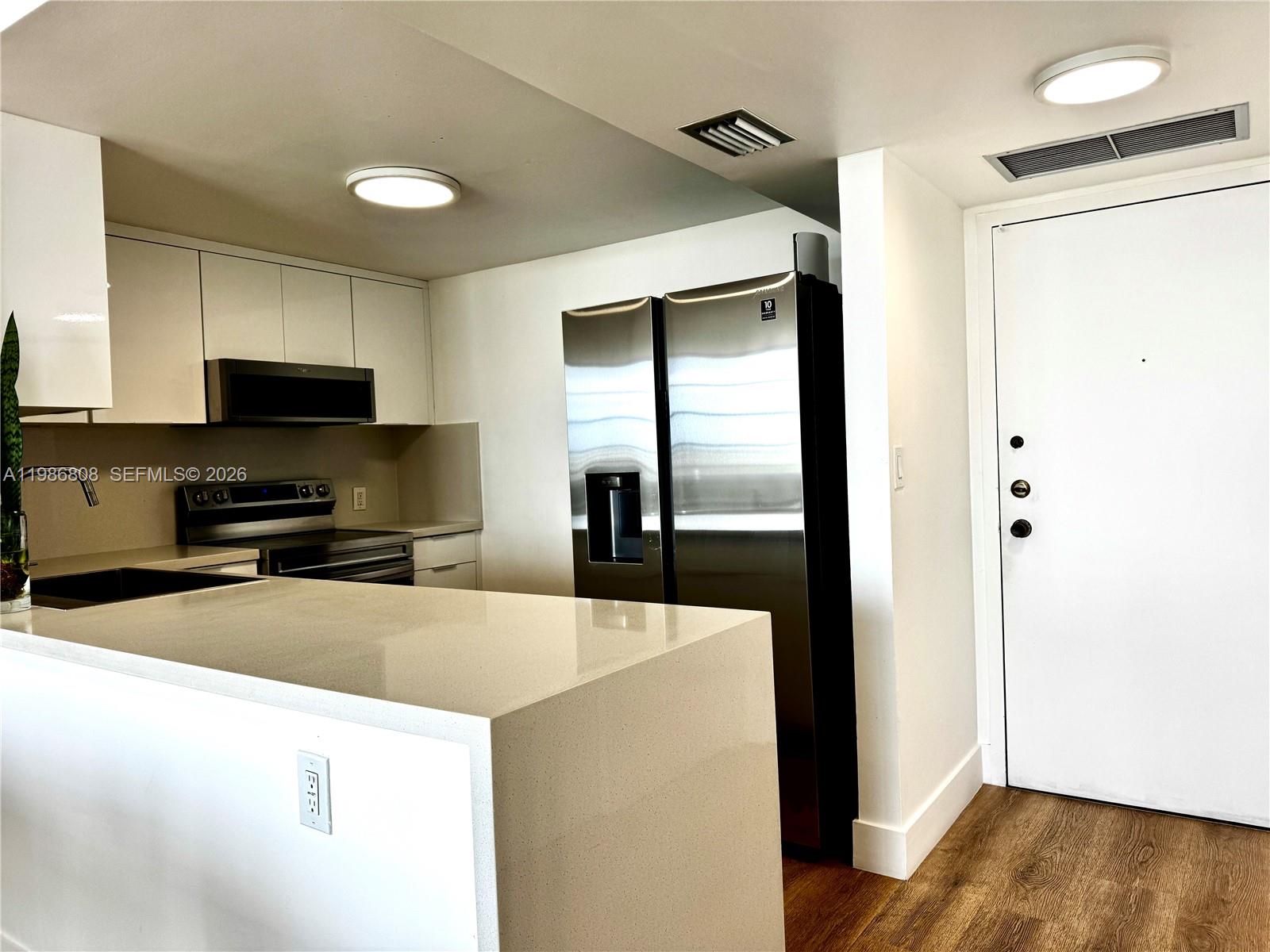 BAYVIEW TOWERS CONDO SOUT - Residential