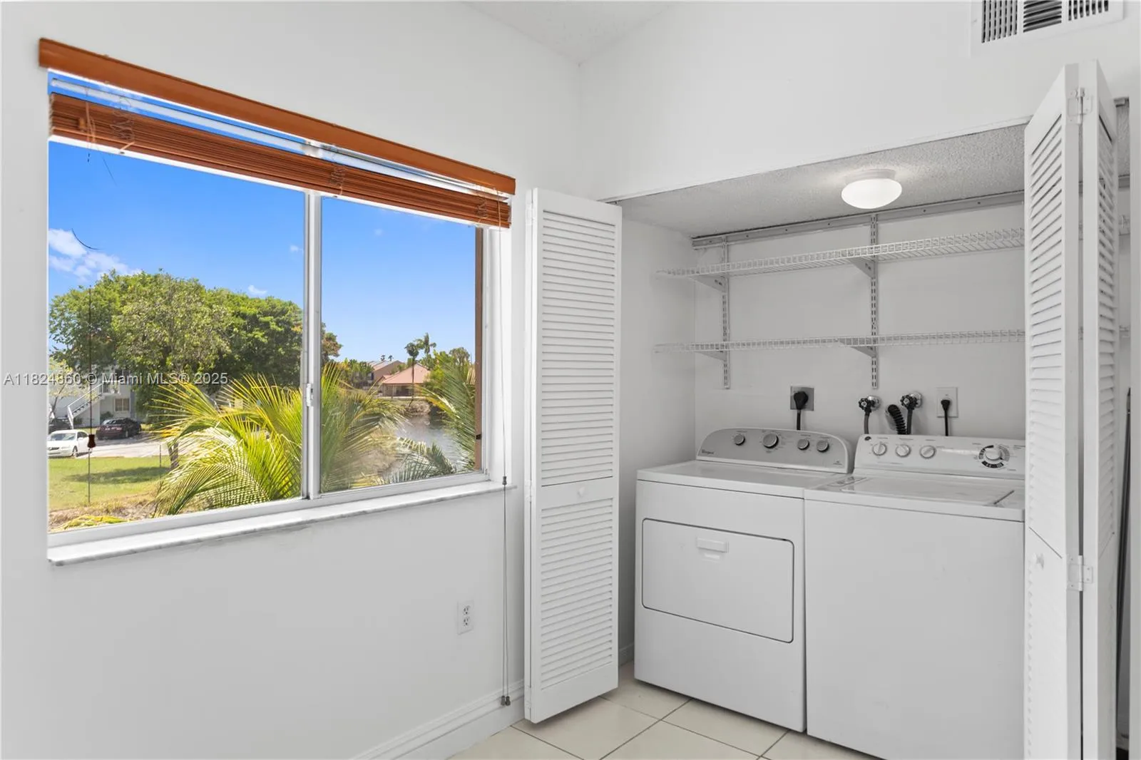 Miami, Florida 33183, United States, 3 Bedrooms Bedrooms, ,2 BathroomsBathrooms,Residential,Active,153696