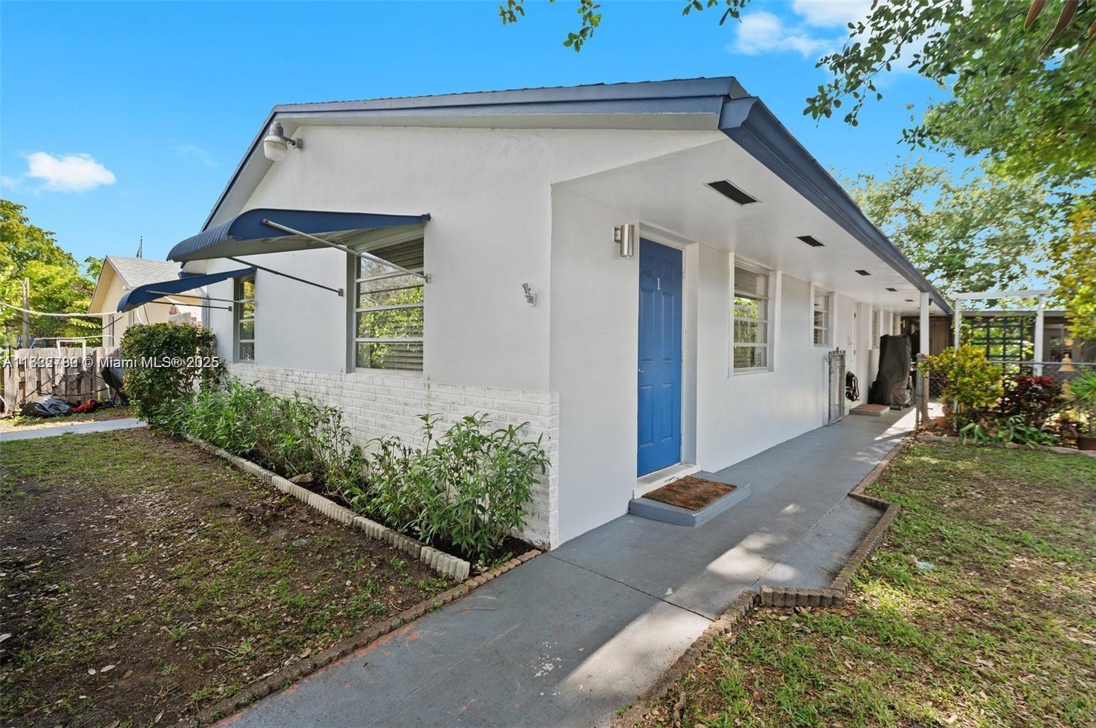 Rental Property at 5120 Sw 26th Ave 1-2, Dania Beach, Miami-Dade County, Florida - Bedrooms: 2 
Bathrooms: 1  - $2,200 MO.
