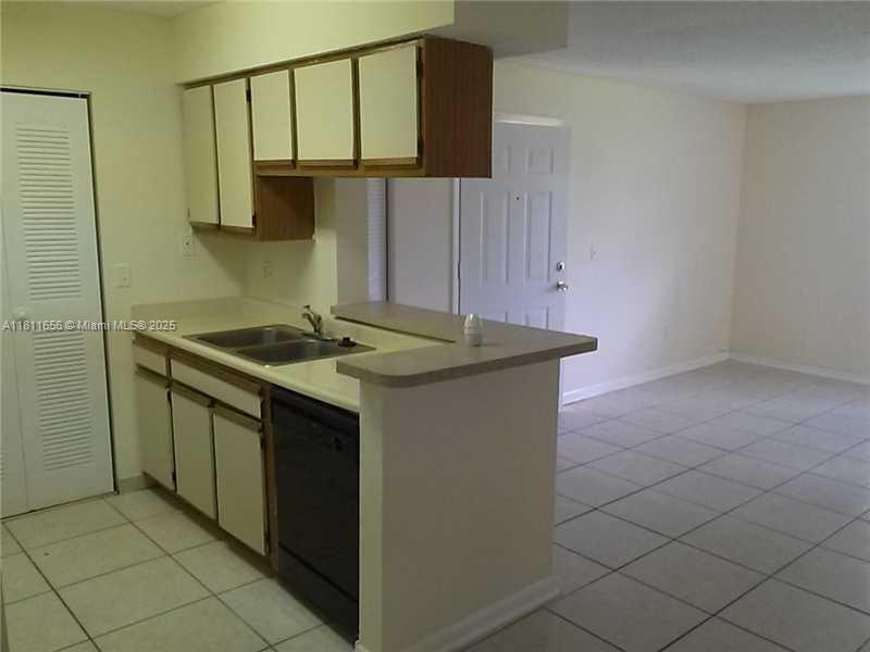 Rental Property at Address Not Disclosed, Pompano Beach, Broward County, Florida - Bedrooms: 2 
Bathrooms: 1  - $1,800 MO.