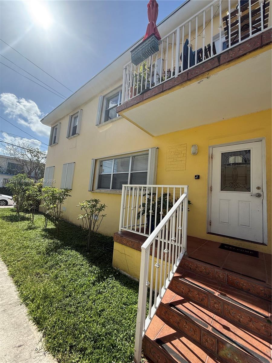 7720 Byron Ave 4, Miami Beach, Miami-Dade County, Florida - 3 Bedrooms  
2 Bathrooms - 