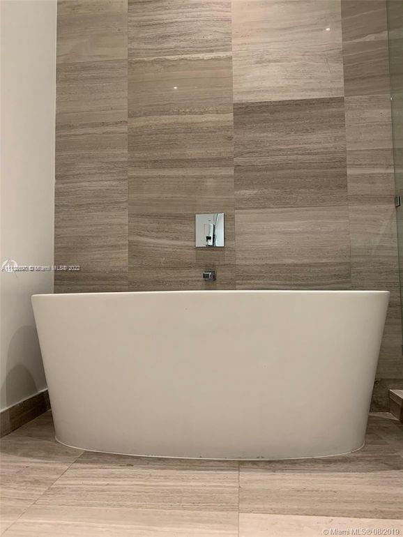 ECHO Aventura - Residential