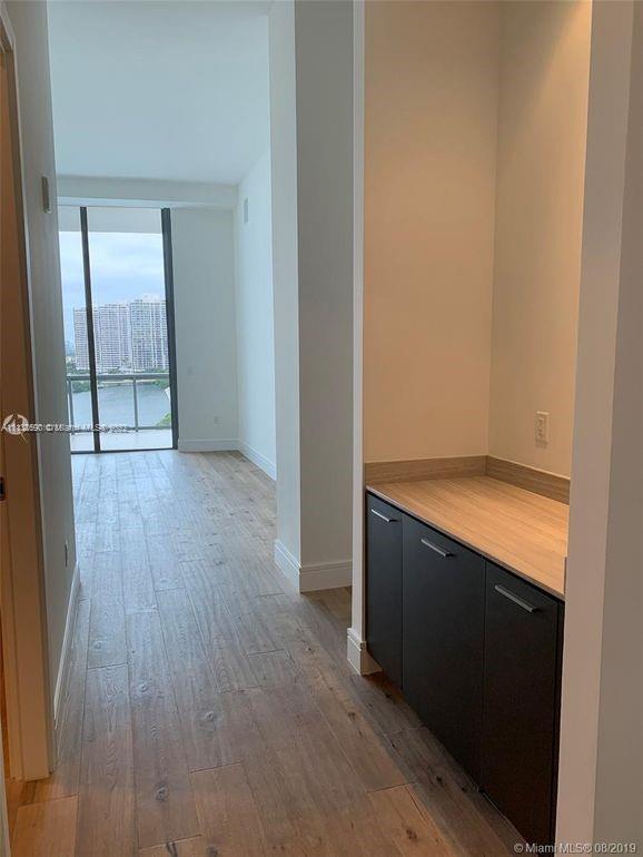 ECHO Aventura - Residential