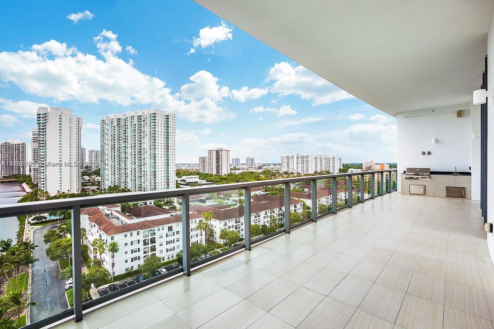 ECHO Aventura - Residential