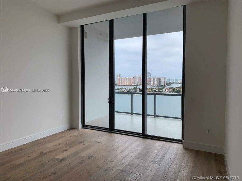 ECHO Aventura - Residential