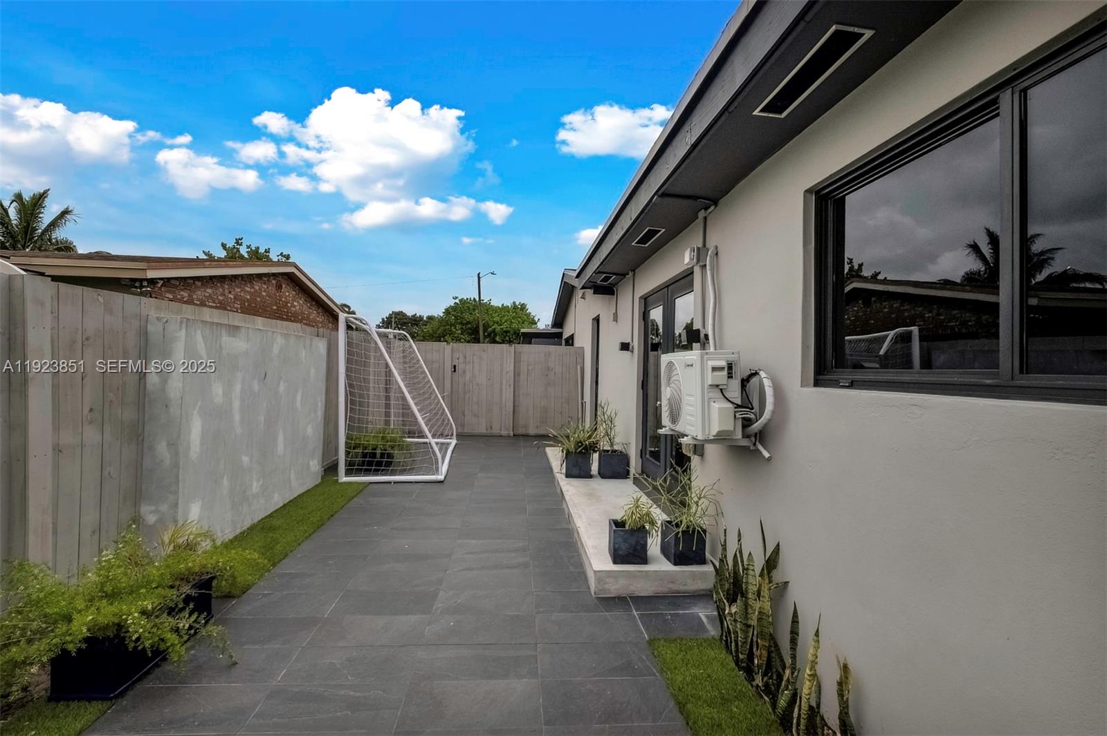 LLOYD ESTATES ADD RESUB - Residential Lease