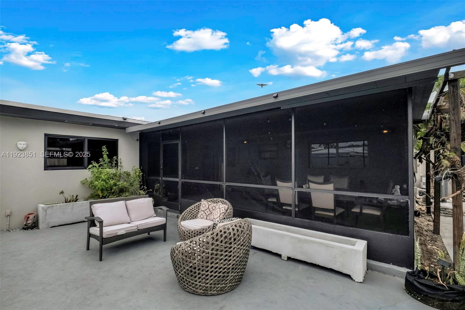 LLOYD ESTATES ADD RESUB - Residential Lease