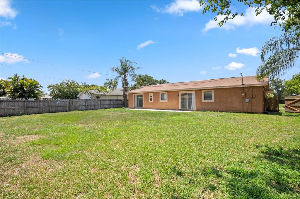 Photo of 468 SW Molloy St, Port Saint Lucie, FL 34984 (MLS # A11593301)