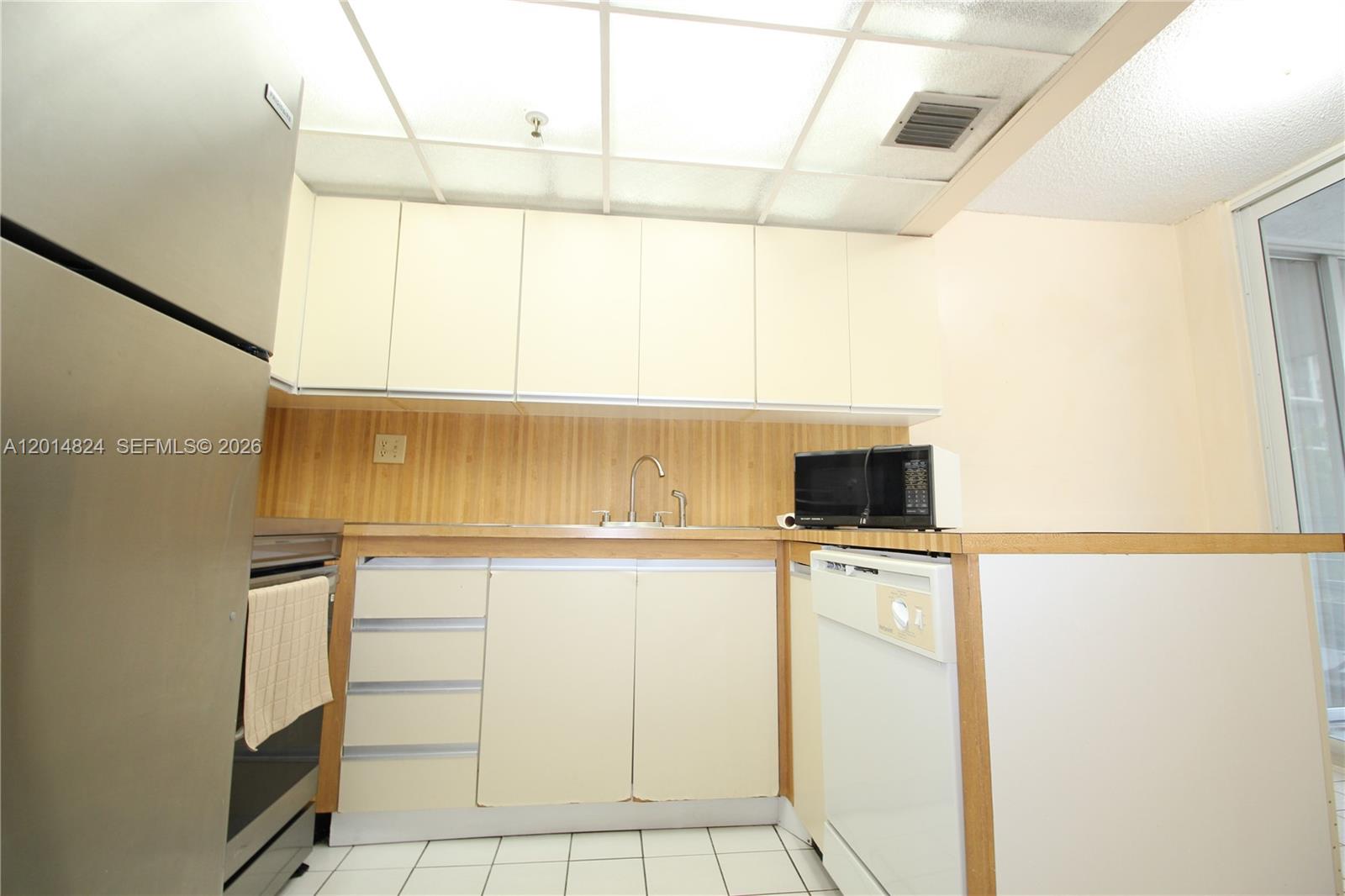 GREYNOLDS PARK CLUB CONDO - Residential Lease