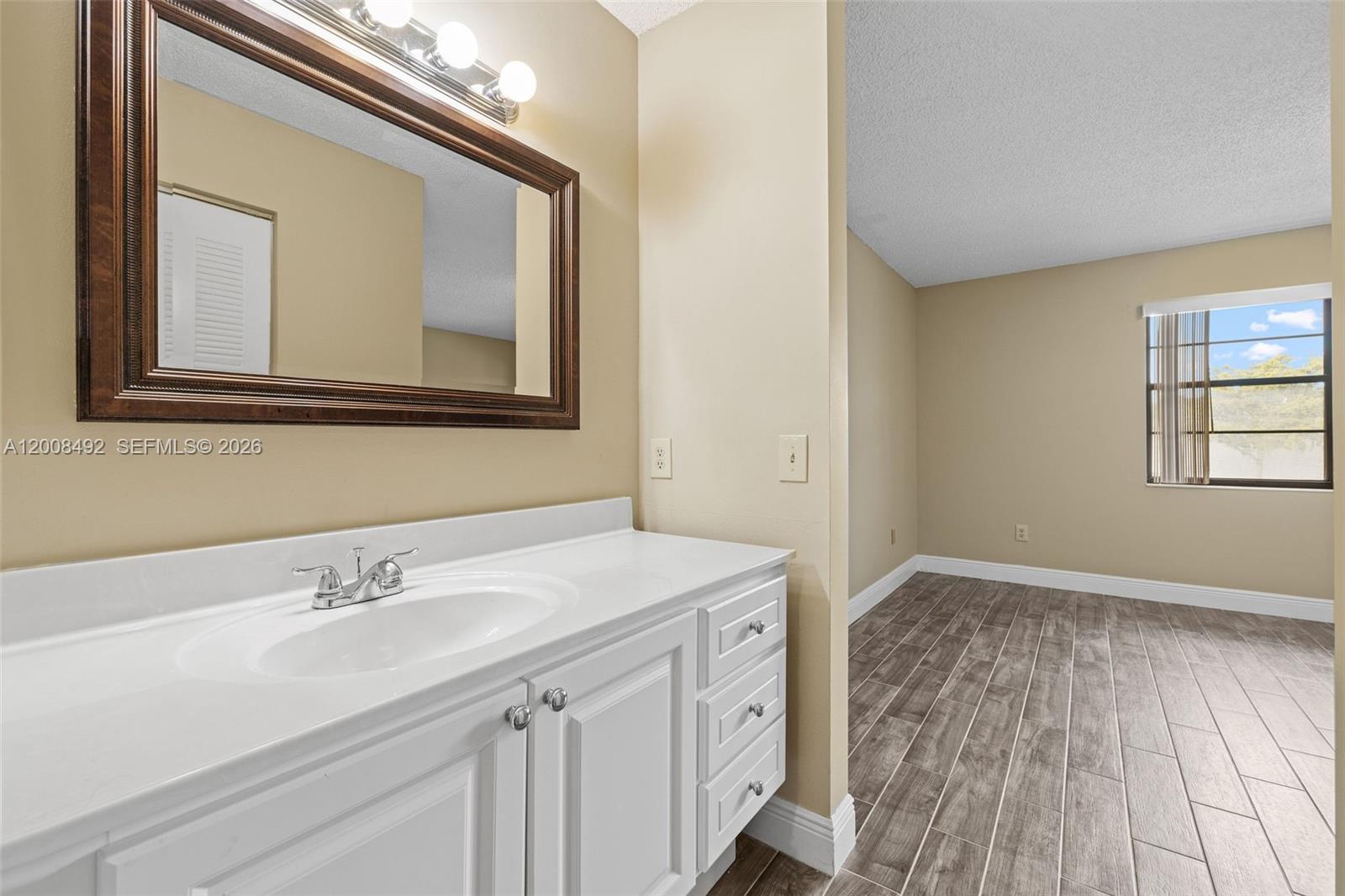 GOLDEN LAKES VILLAGE COND - Residential