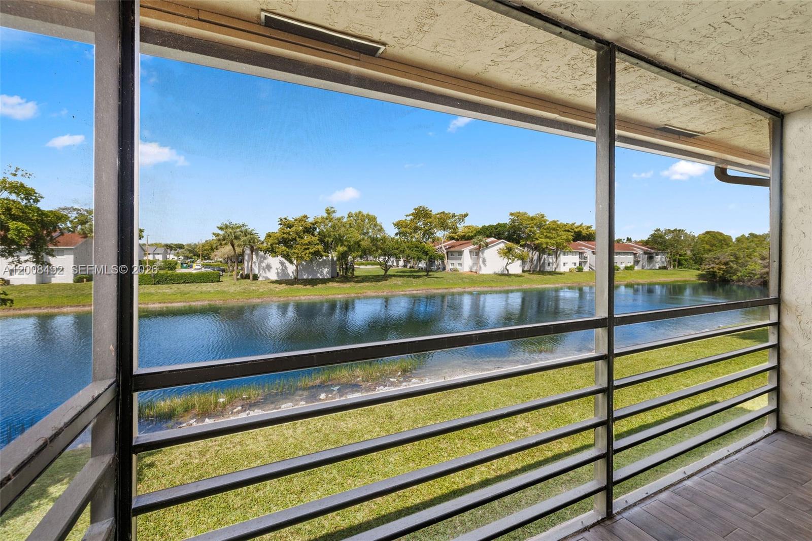 GOLDEN LAKES VILLAGE COND - Residential