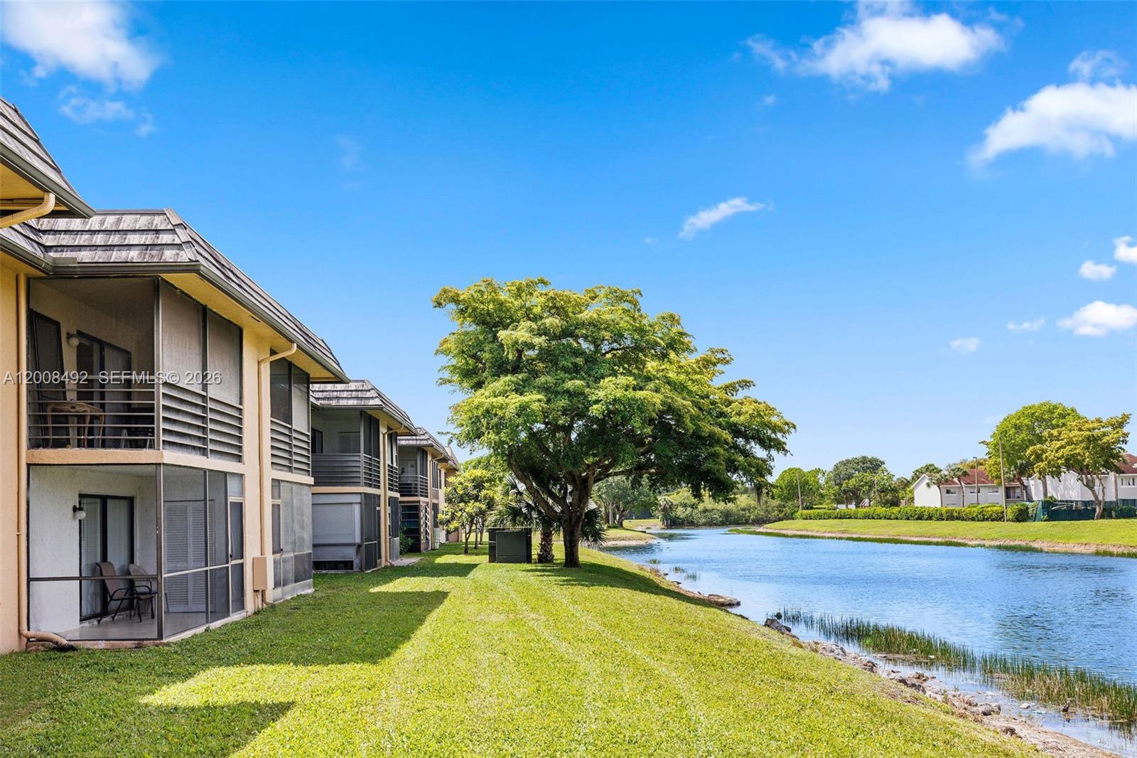 GOLDEN LAKES VILLAGE COND - Residential
