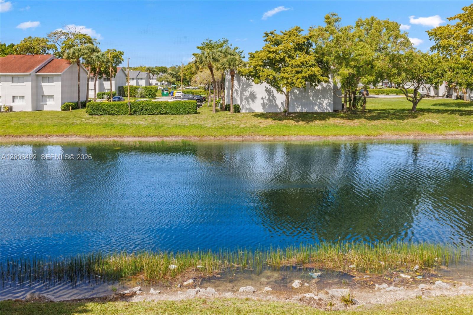 GOLDEN LAKES VILLAGE COND - Residential