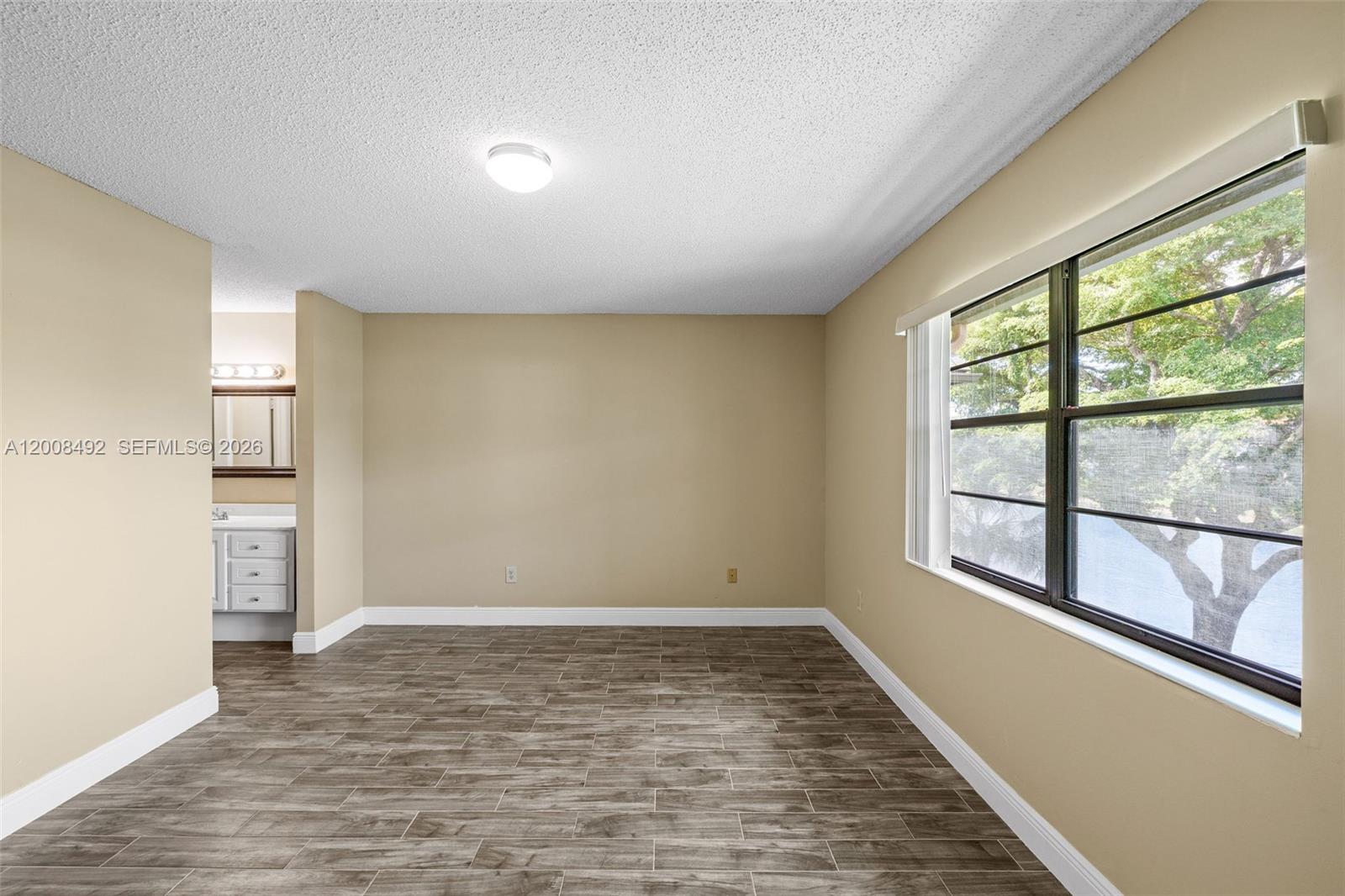 GOLDEN LAKES VILLAGE COND - Residential