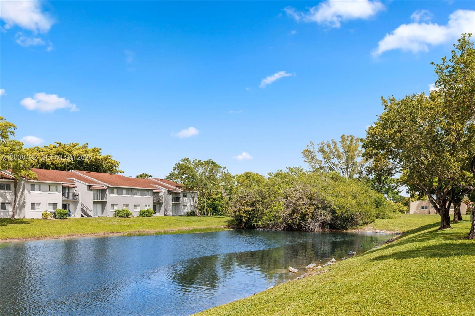 GOLDEN LAKES VILLAGE COND - Residential