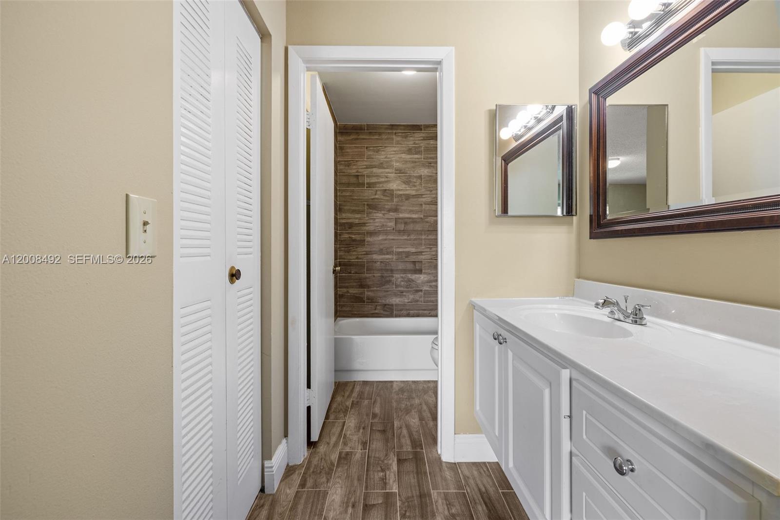 GOLDEN LAKES VILLAGE COND - Residential