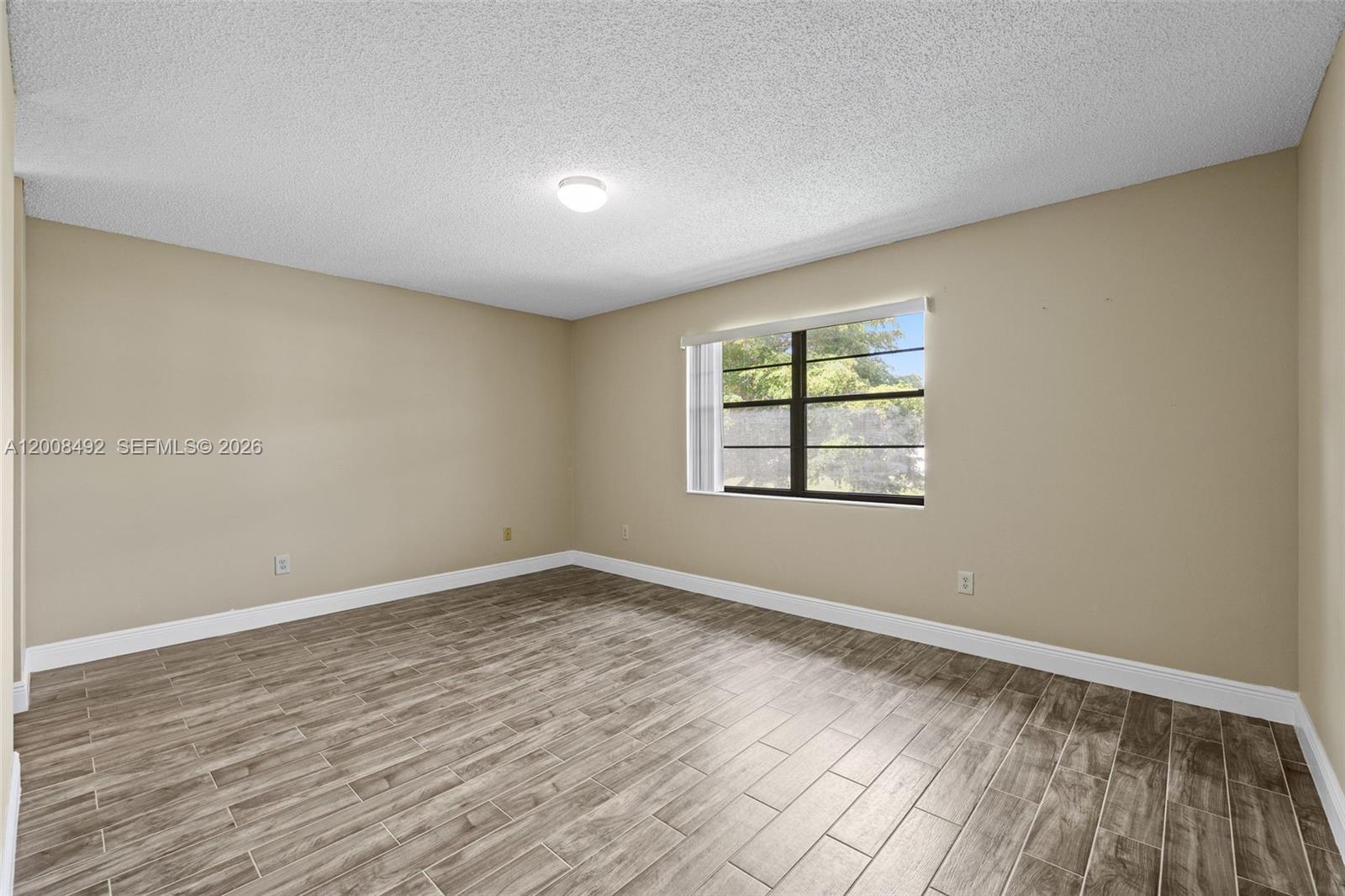 GOLDEN LAKES VILLAGE COND - Residential