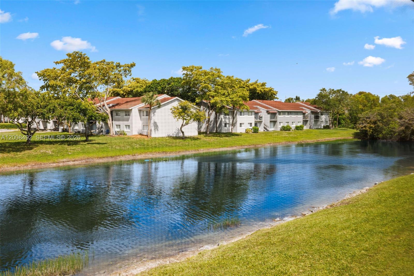 GOLDEN LAKES VILLAGE COND - Residential